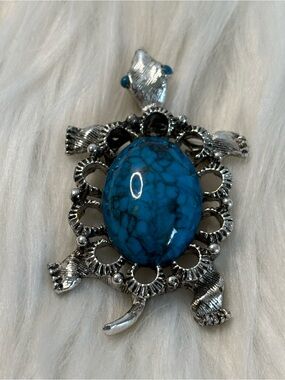 Gerry’s Vintage Faux Turquoise Blue and Silver Turtle Brooch